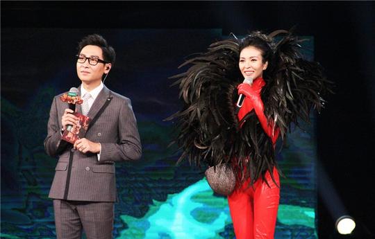 组图：毕夏蒙面演绎《zombie》乌鸦嗓挑战另类摇滚