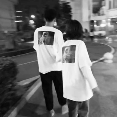 情侣头像黑白背影双人