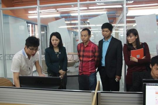 图为曾书记与大学生创业团队深入交流-共青团佛山市南海区委员会