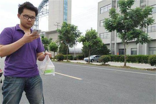 男子无聊时刷抖音,竟然日赚5万,网友:你有一双善于发现的眼睛