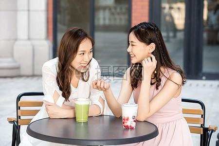美女闺蜜休闲喝咖啡图片下载
