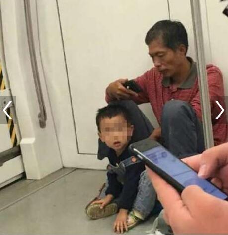 令人敬佩!民工乘地铁坐地上因怕身上泥土弄脏