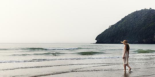 夏季雨天散步海报背景素材20013002-散步背景素材散步高清背景下