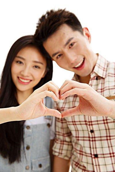 情侣手势图片抖音