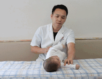 如何训练宝宝抬头视频