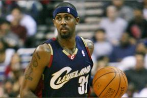 拉里&middot;休斯