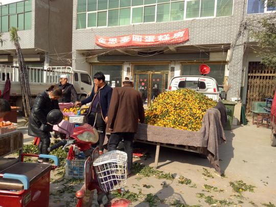 今年河南农村大集最火的生意,一卡车货品三小时就能卖完