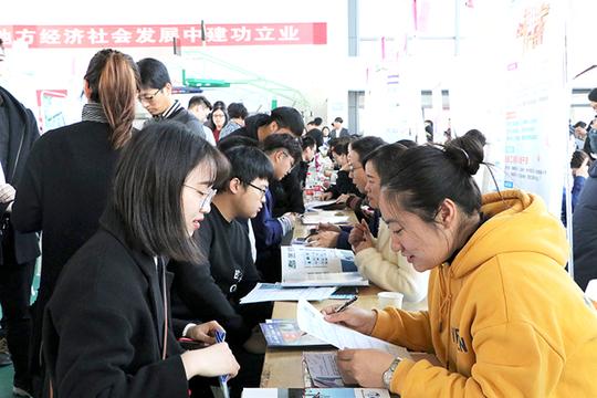 反应了当代大学生关于就业创业等个人发展问题有更为成熟的思维和想法