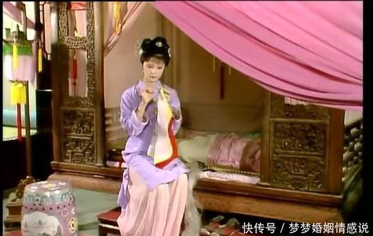 红楼梦:怡红院的午后静悄悄,发生了一件贾府人都没有想到的事
