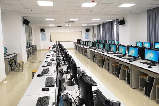 上图为:bim仿真实训中心ⅱ期上图为:速卖通创业实训室