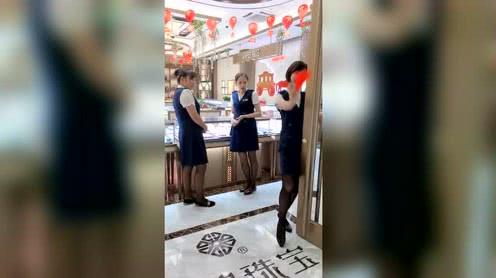 老板说生意不好，让我想办法招揽顾客，熟不知竟发生了这样的怪事