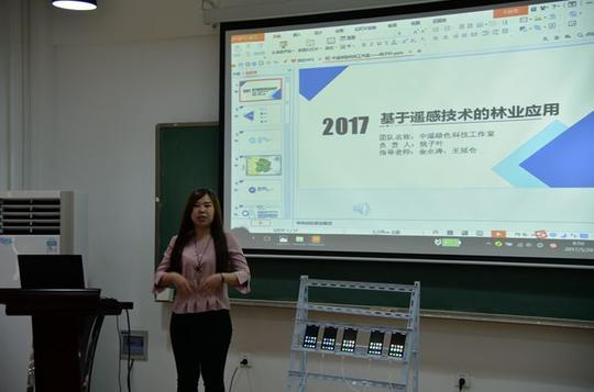 第三批申请入驻e创空间的创业团队进行路演答辩