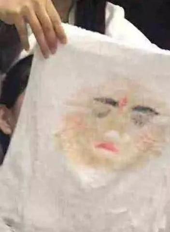 抖音少妇上演一秒卸妆,令人反胃,女网友:我再也不想