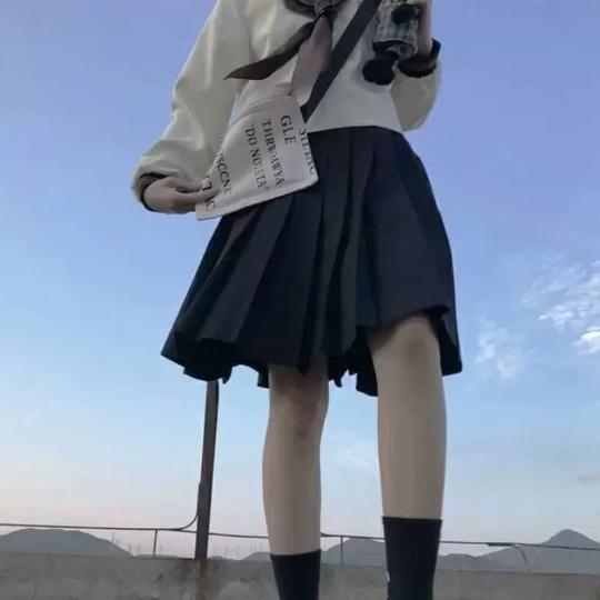 制服部位女头／想分你一半耳机打开网易心动模式,女生