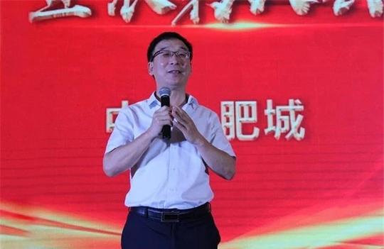 康姿百德董事长李银祥在庆典上发言