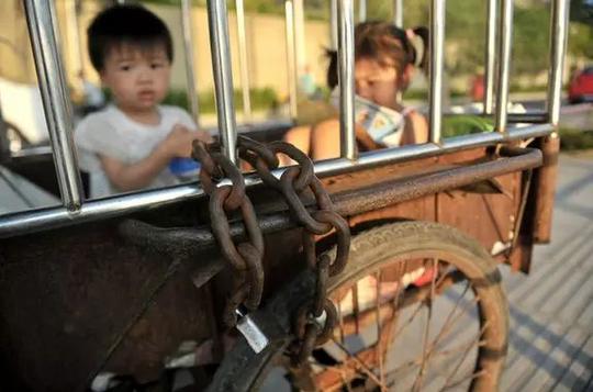 “拐小孩我们有的是招!”人贩子的新骗术、看完好后怕!家长要注意了