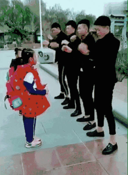 当作业太少的小学生与快手相遇在爱上小猪佩奇的年纪迷恋起社会摇