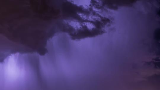 打雷闪电雷雨乌云_3840x2160_高清视频素材下载(编号