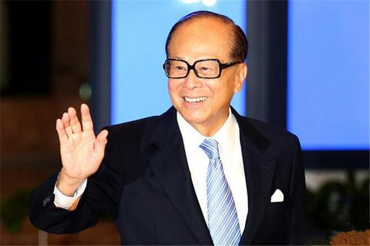 李嘉诚谈生意窍门:手头永远要有一样产品,是天塌下来也能赚钱.