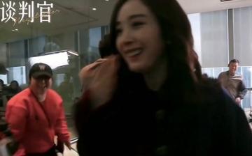 杨幂表情包苦笑