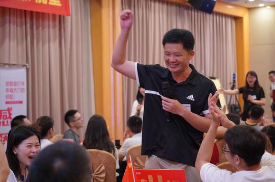 公众演讲培训:轻松解决所有发言场合即兴演讲的三个小诀窍