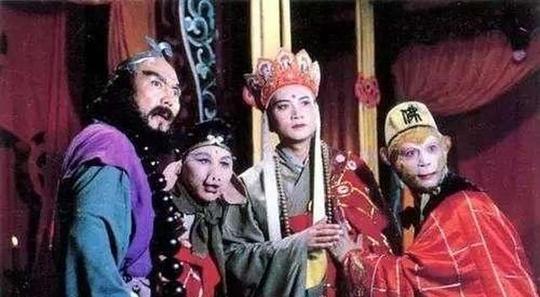 86版《西游记》导演杨洁带汪粤看话剧，途中被观众逮住好一顿骂