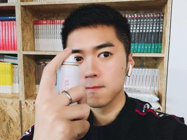 盯屏幕时间过长影响儿童大脑发育