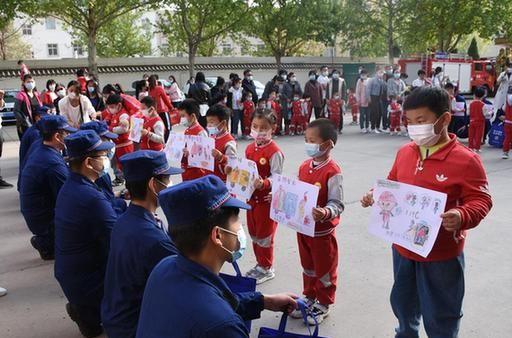 河北南宫:萌娃学消防快乐度假期-小虾米