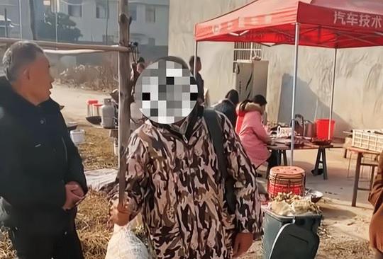 这是什么神秘组织?湖北农村出现赊刀人，卖刀给顾客3年后收钱