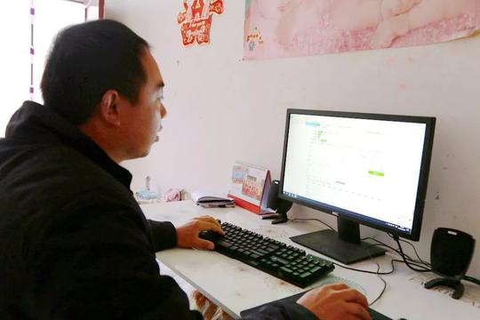 参加就业创业培训,领证上岗,申请10万元免息贷款作为公司的启动资金.