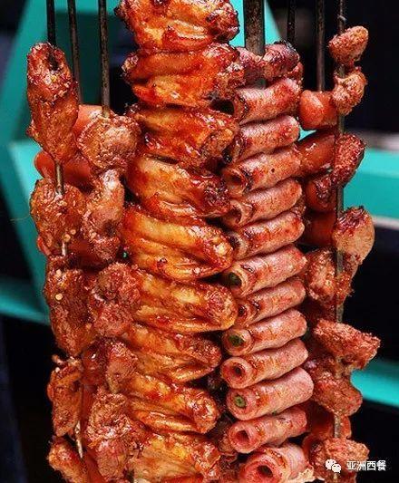 土耳其烤肉数量惊人的各式烤肉串和烤蔬菜