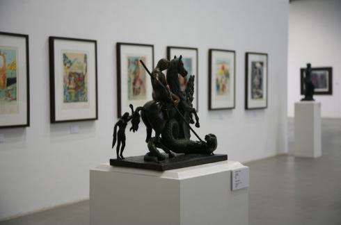 它在台湾已经有28年历史.当然艺术品的选择和画廊的生意也很重要.