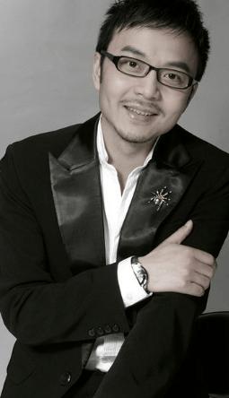 汪涵拍摄方便面广告代言,边吃边吐,网友:赚钱没底线