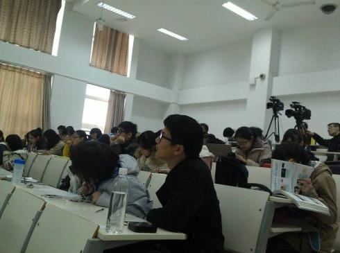 《大学生&lt;/strong&gt;创业基础》讨论课,分享走访身边的企业家和创业者心得.