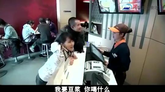蜗居:小情侣在一起，哪怕是吃个街边摊，也觉得很甜蜜