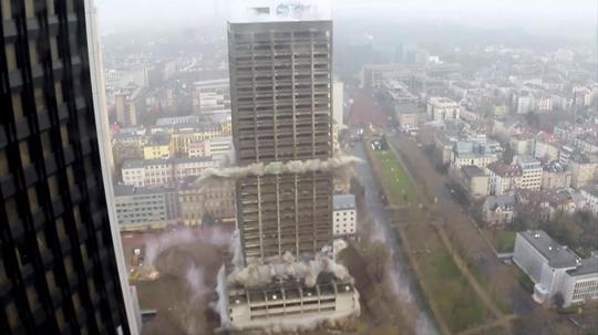 实拍建筑房屋爆破拆迁_1920x1080_高清视频素材下载