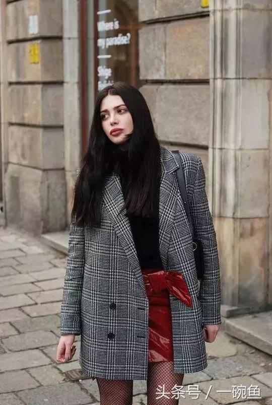爸妈逼你穿红衣服快土瞎了?可时髦小妖精搭配竟美得一