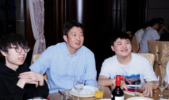 rng再度致歉，?赞助商现身评论区，网友:别把电竞当成生意