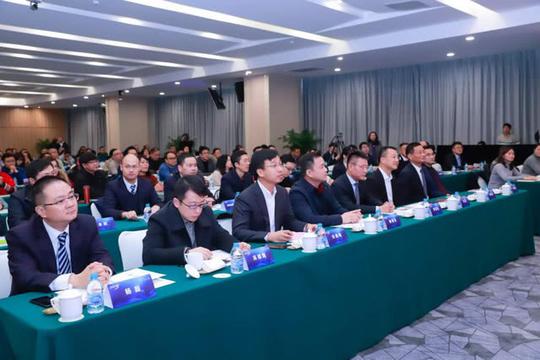 图为:“小微创业贷”三年三十亿战略合作签约仪式现场。