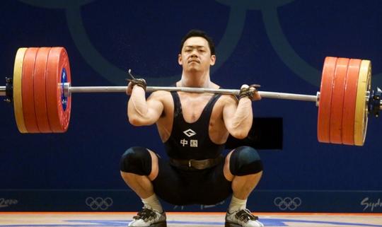 奥运举重冠军占旭刚，退役后迎娶初恋空姐，已是副厅干部未来可期