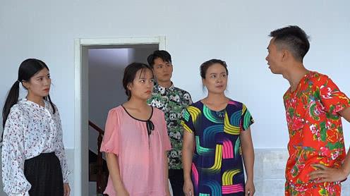 农村小伙因媳妇太败家吵着要离婚，嫂子好心劝和却惨遭打脸