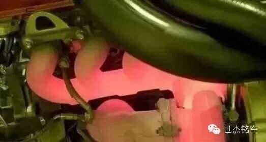 涡轮增压发动机烧红的照片
