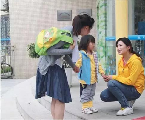 幼师被指针扎小孩屁股，幼儿园视频直播该何去何从?