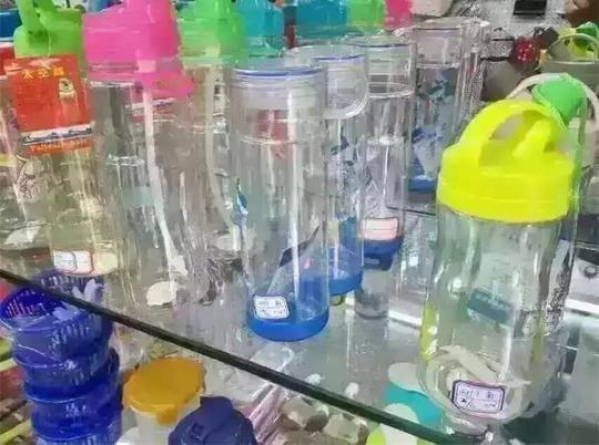 热销地摊货源太空杯水杯大量批发供货配赠销售录音和广告布