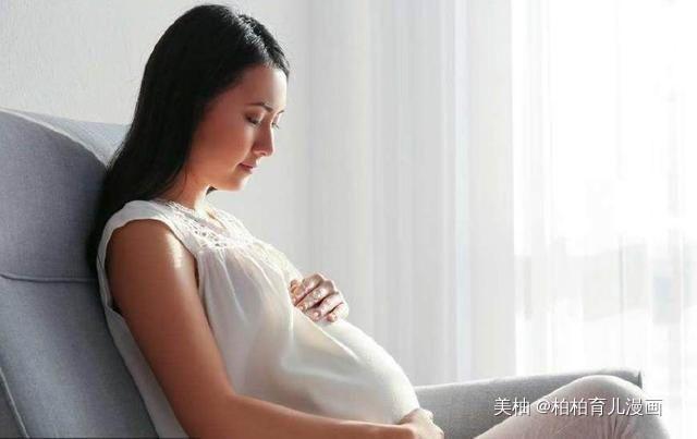 肚子显不显怀和胎儿的发育关系不大，主要是这4个因素