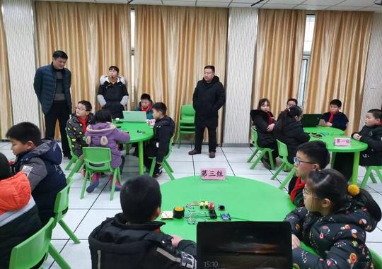 小小机器人玩出大天地——合肥市七里塘小学首届steam课程展示暨