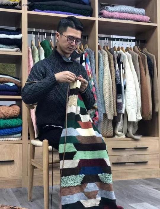 广东80后小伙潘锐彬:回乡织毛衣登央视，带领50名农村妇女创业