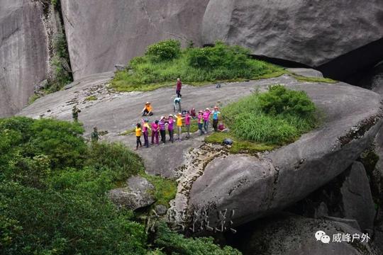 两广三地驴友联合穿越螺壳山脉的锅盖顶—石台山