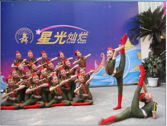 元旦男女儿童表演服兵娃娃舞蹈服小兵弹力迷彩服少儿