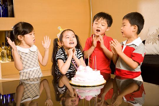 一群小孩在过生日_图片大全—全景创意图库（quanjing.com）中国领先的正版图片视频素材网站